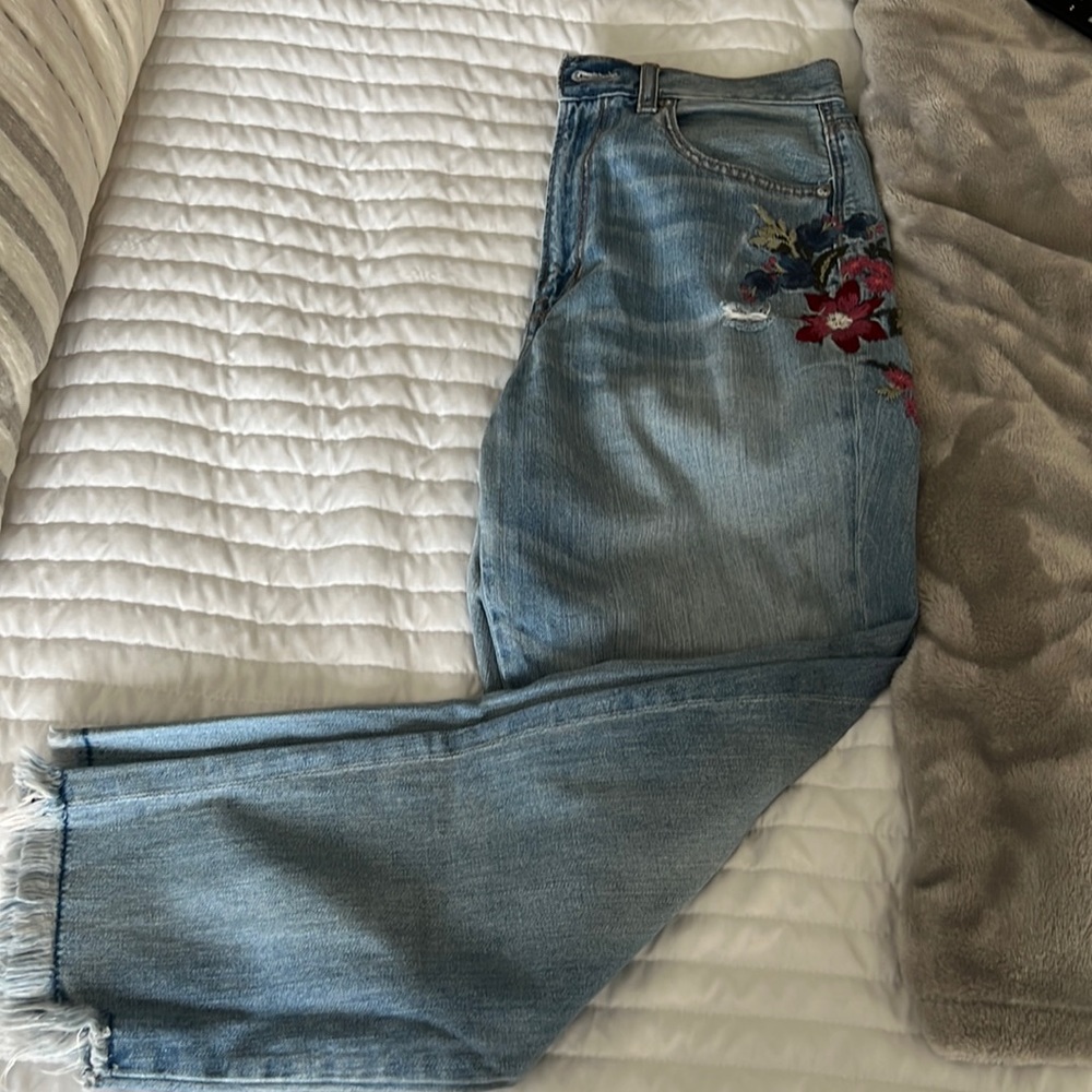 High waisted, ripped, flower embroidered mom jeans.
